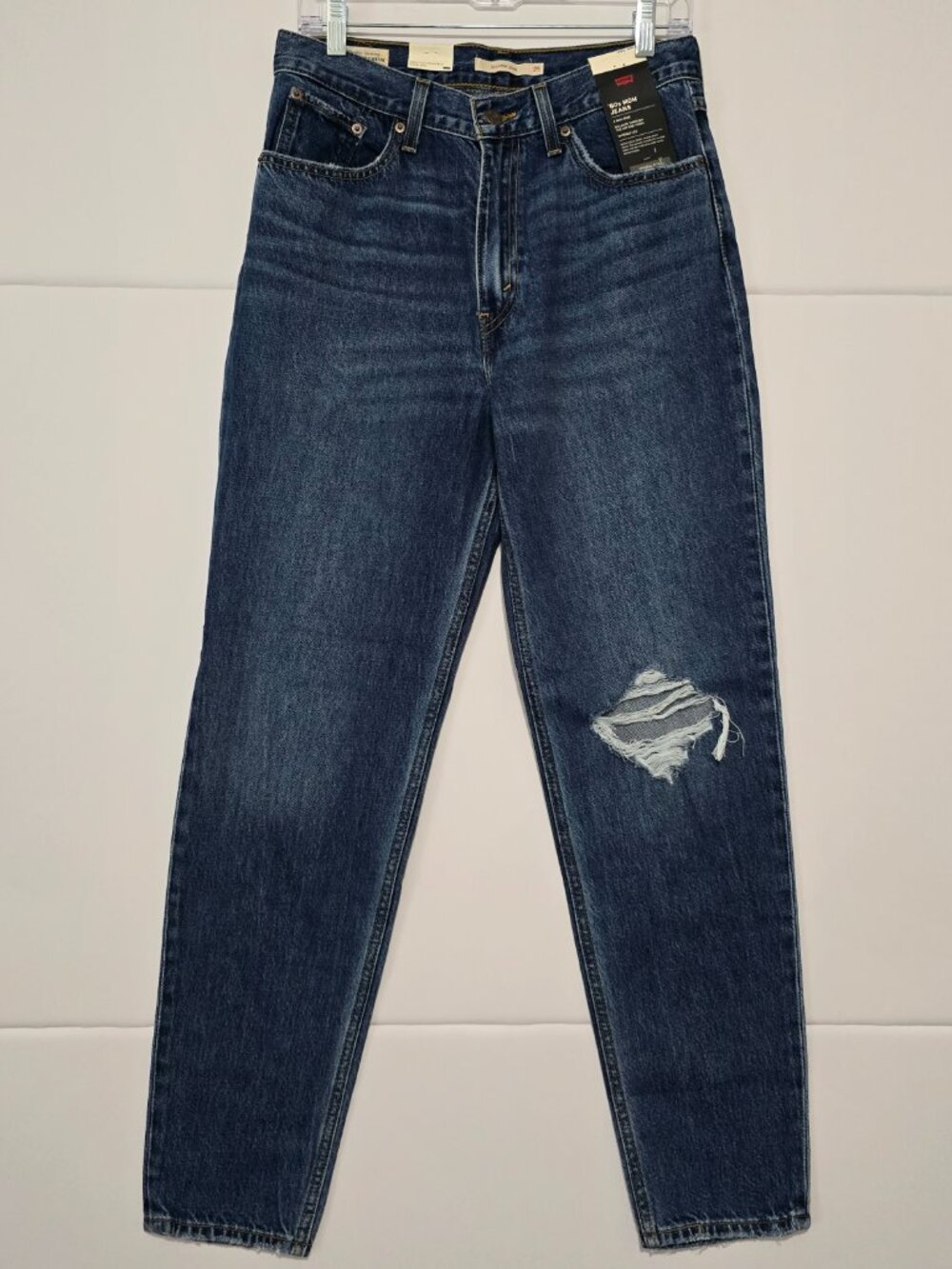 Levi’s Premium 80s Mom Jeans 29 Medium Wash Distressed NWT
